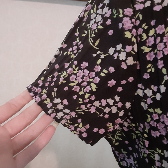 Apt. 9 Floral Pleated Blouse Size M - Picture 4 of 9